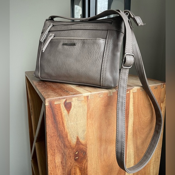 Roots Grey / Taupe Leather Crossbody Bag - Picture 4 of 5